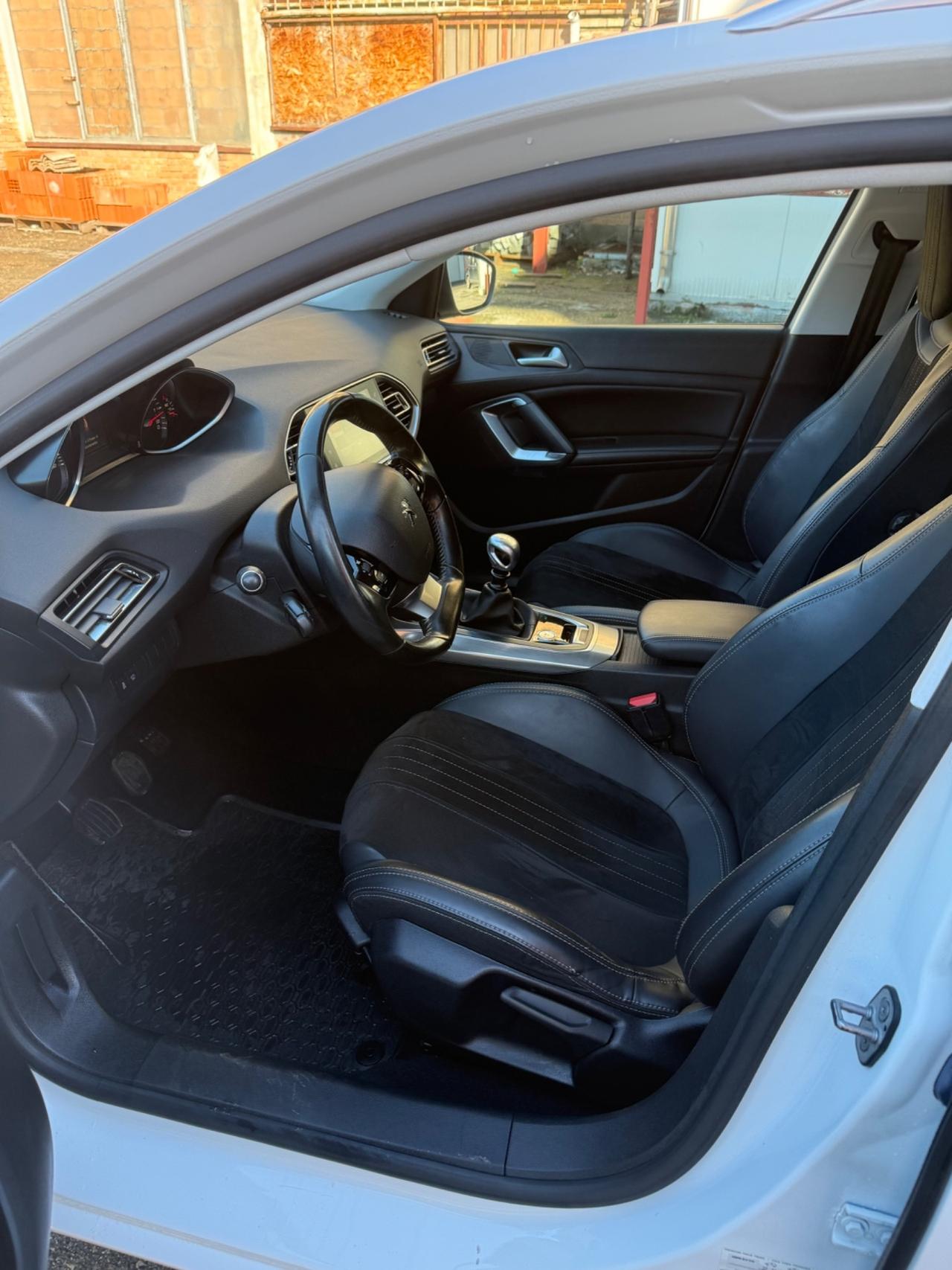 Peugeot 308 BlueHDi 120 S&S SW Allure