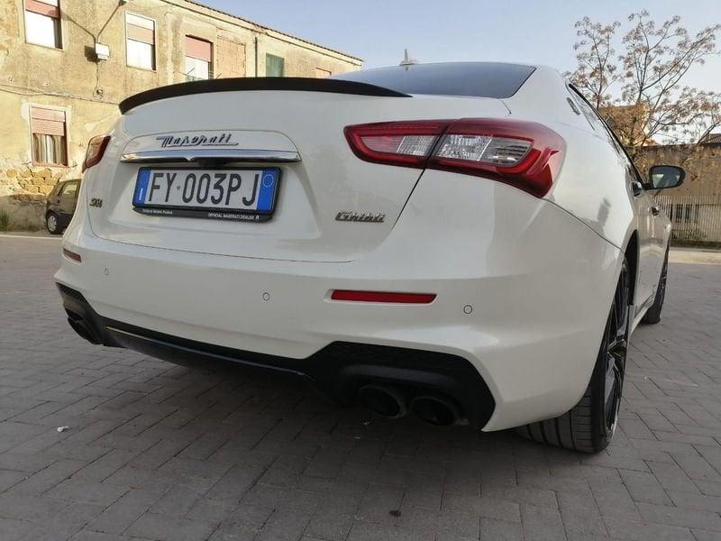 Maserati Ghibli V6 430 CV Q4 Gransport