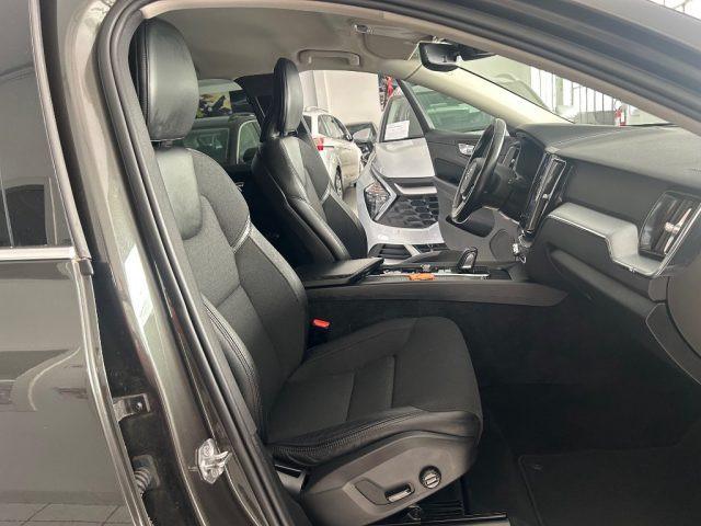 VOLVO XC60 B4 (d) AWD Geartronic Momentum Pro
