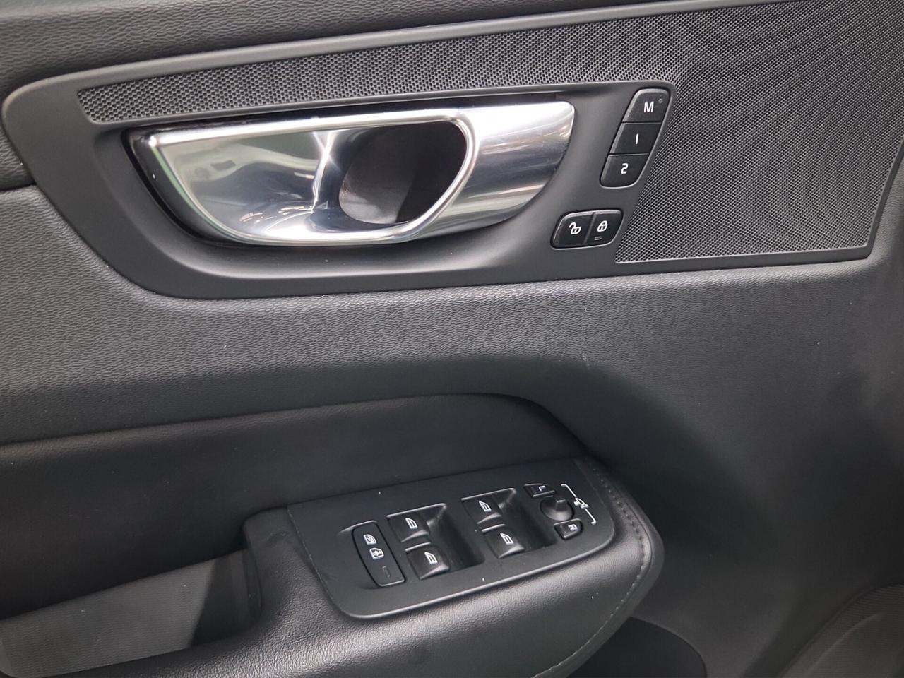 Volvo XC 60 XC60 B4 (d) AWD automatico Plus Dark AUTOCARRO N1