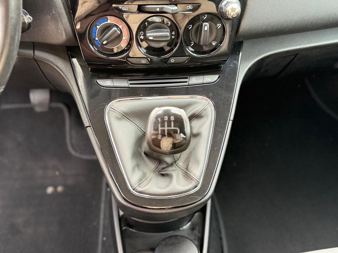 Lancia Ypsilon 1.2 69 CV S&S Platinum