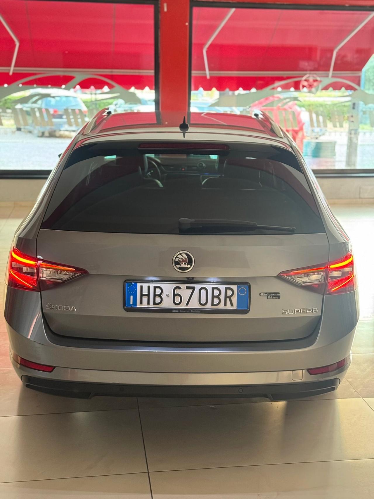 Skoda Superb 2.0 TDI DSG Wagon Style
