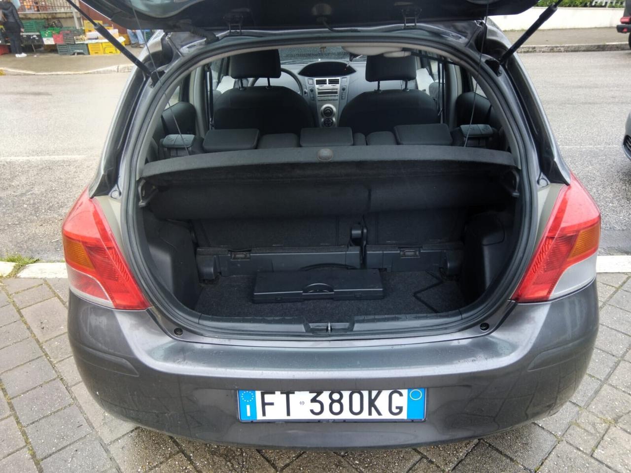 Toyota Yaris 1.0 5 porte Luxury pack