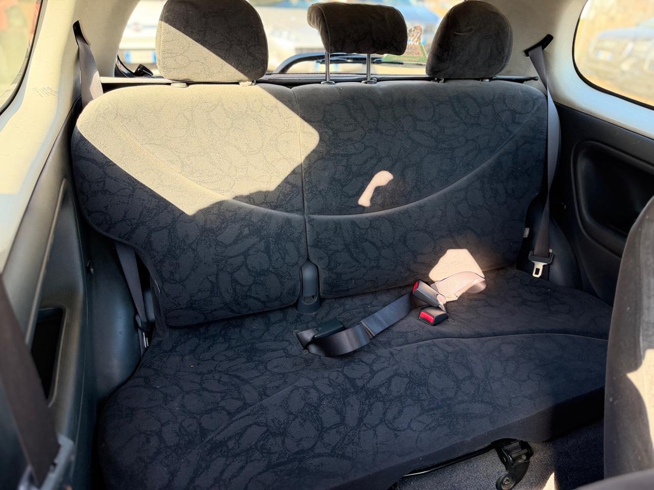 Toyota Yaris 1.0i 16V OK NEOPATENTATI