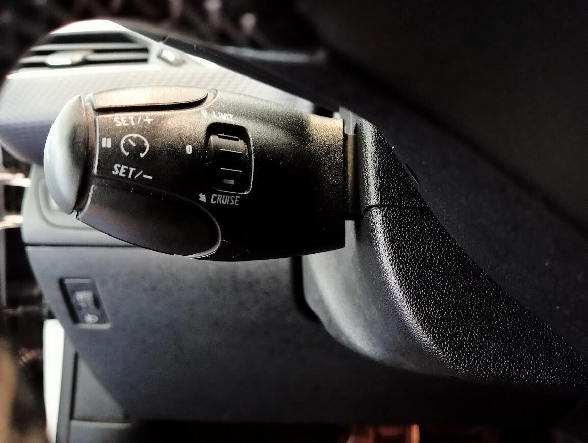 Peugeot 2008 1.2 82cv ALLURE TETTO PANORAMICO UNIPROPR