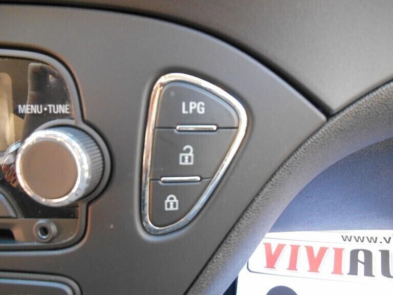 Opel Corsa 1.4 90CV GPL Tech 5 porte NEOPATENTATI