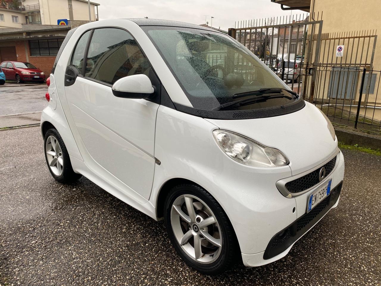 Smart ForTwo 1000 52 kW MHD coupé passion