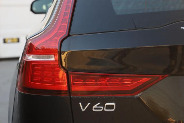 VOLVO V60 NON MARCIANTE B3 automatico Essential PREZZO NETTO