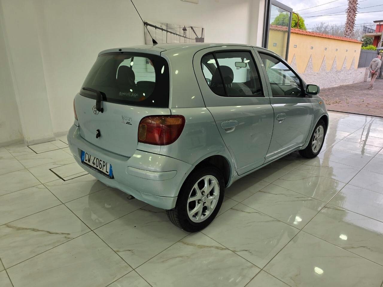 Toyota Yaris 1.0i 16V cat 5 porte Sol
