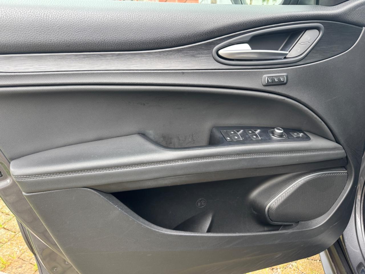 Alfa Romeo Stelvio 2.0 Turbo 200 CV AT8 Q4 Executive