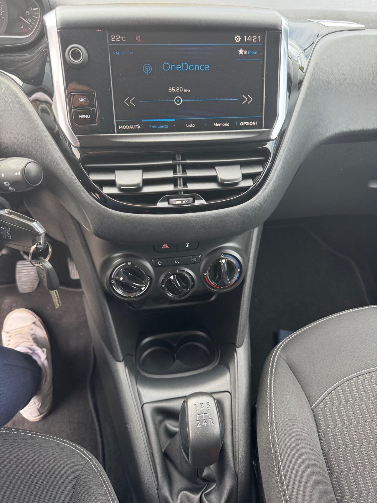 Peugeot 208 PureTech 82 5 porte neopatentati