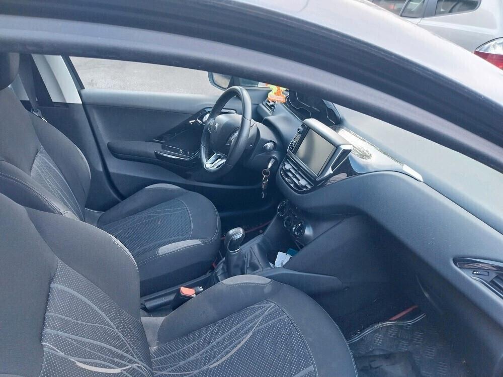 Peugeot 208 PureTech 82 5p. GPL Allure