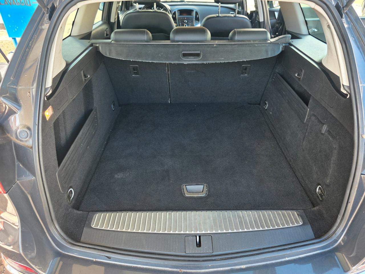Opel Astra 1.7 CDTI 110CV Sports Tourer Cosmo con 325.000km