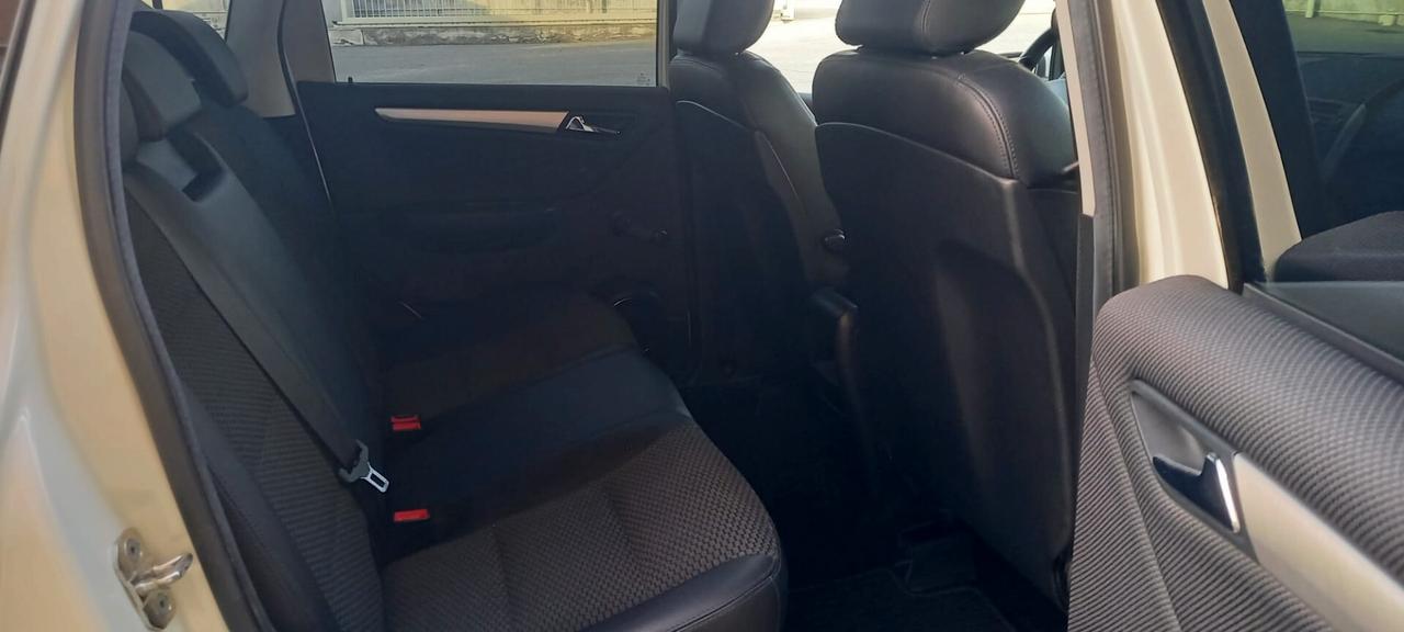 Mercedes-Benz Classe A 180 CDI All. Avantgarde Diesel cc. 1.9 CV. 109 Cambio Automatico 5 Porte 5 Posti Euro 5 Utilizzabile anche per i Neopatentati.