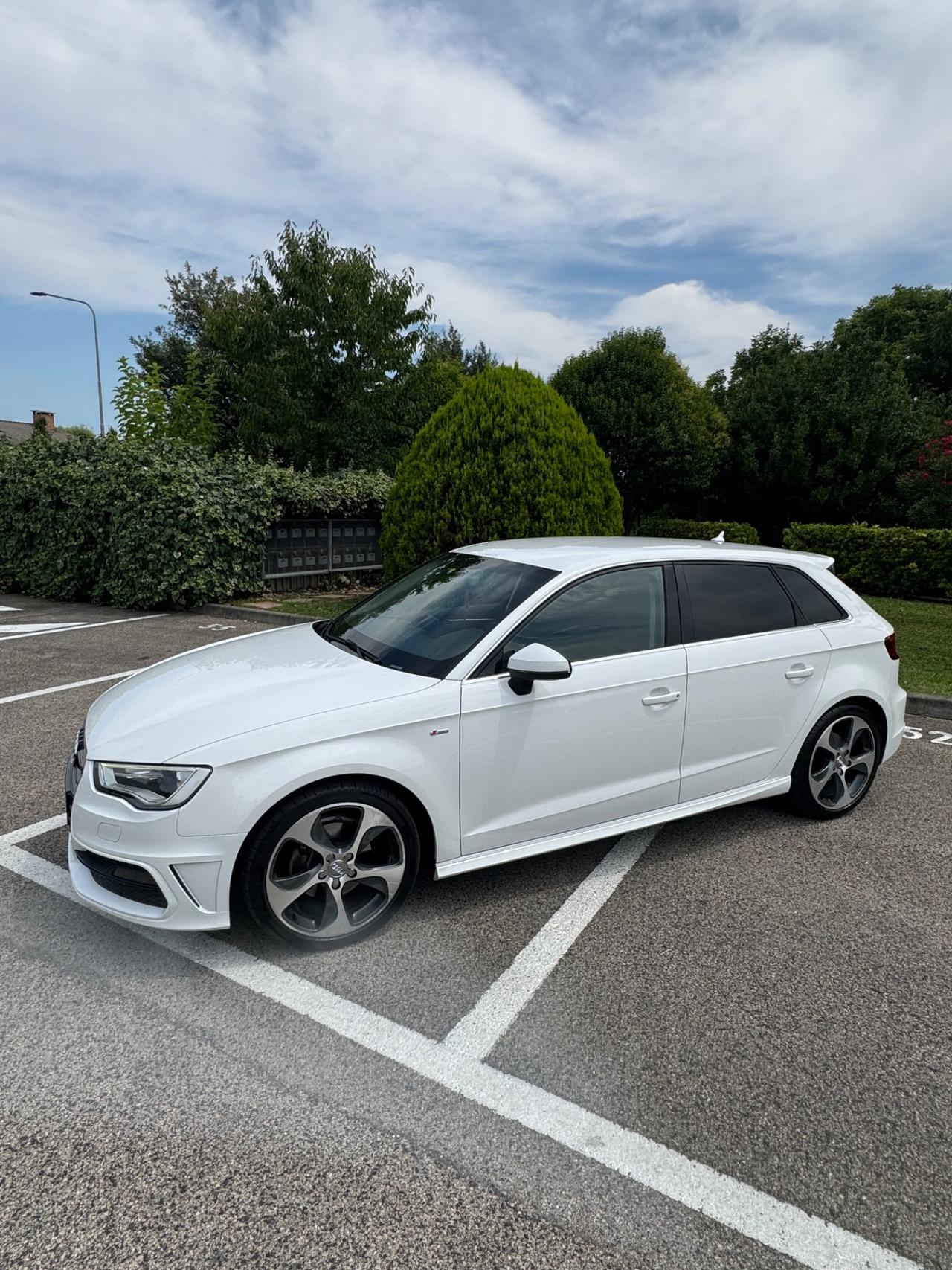 Audi A3 SPB 1.6 TDI clean diesel S tronic Business