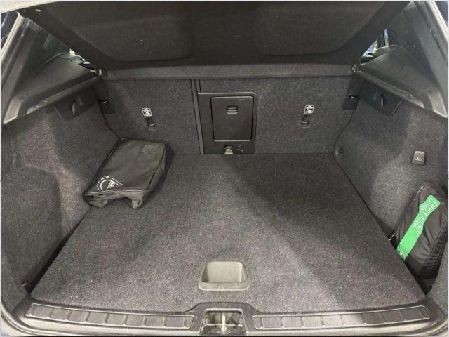 VOLVO XC40 T2 MOMENTUM CORE AUTOMATICA