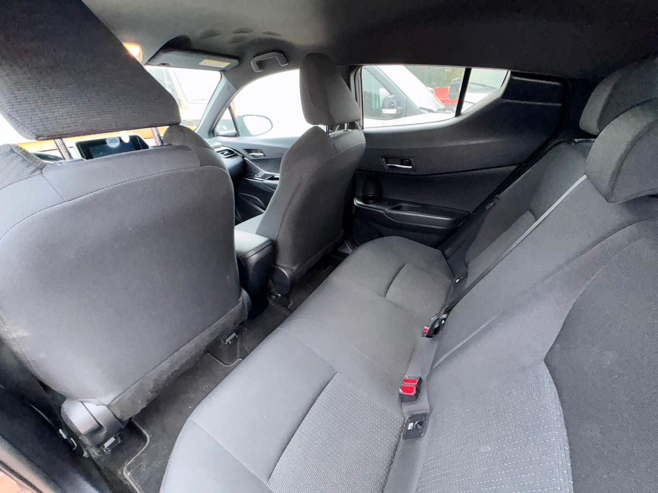 Toyota C-HR CHR 1.8 Hybrid E-CVT