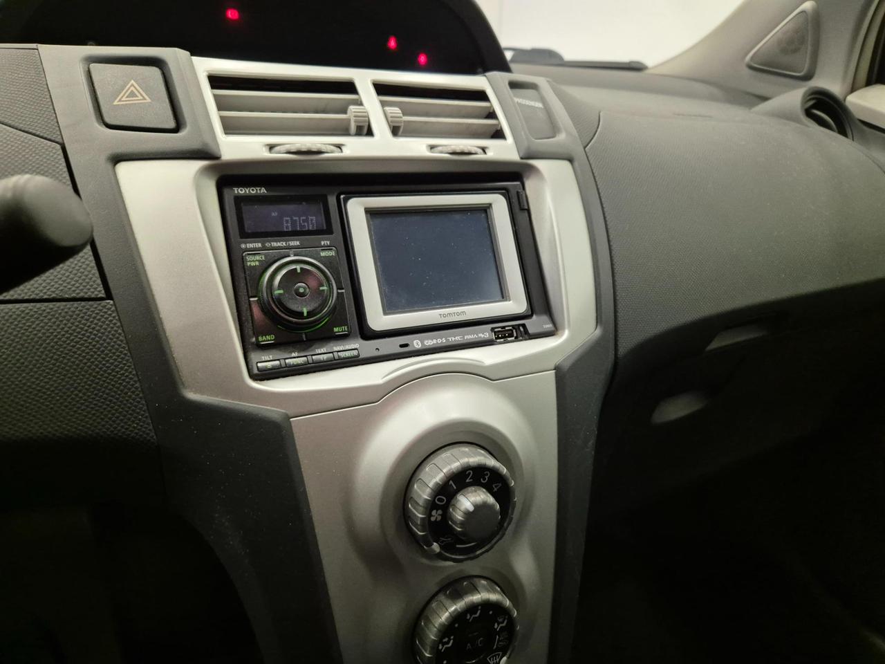 Toyota Yaris 5p 1.3 Navy - NEOPATENTATI - Navi - Clima