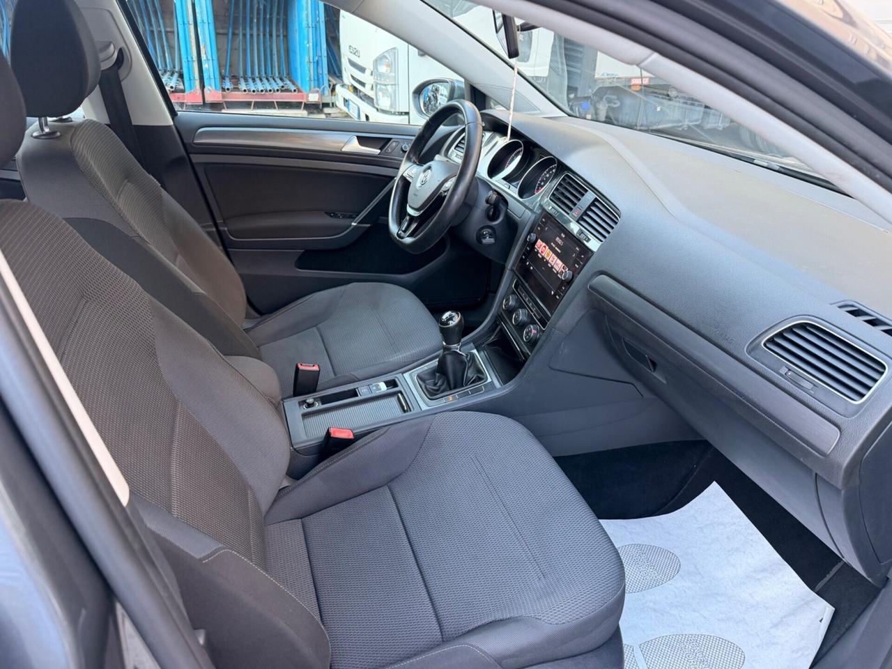 Volkswagen Golf 1.0 TSI 110 CV 5p. Trendline BlueMotion Technology