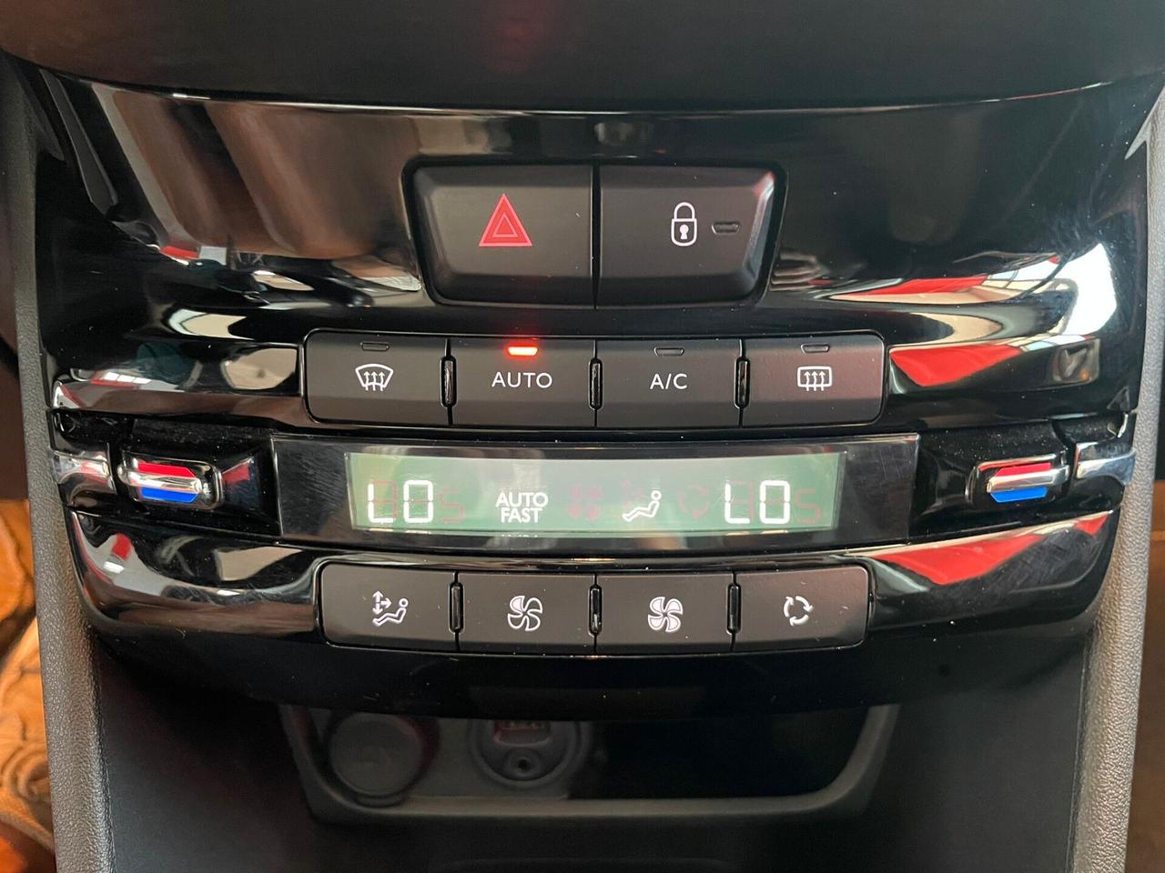 PEUGEOT 2008 1.6HDI ALLURE *NAVI-KAMERA*
