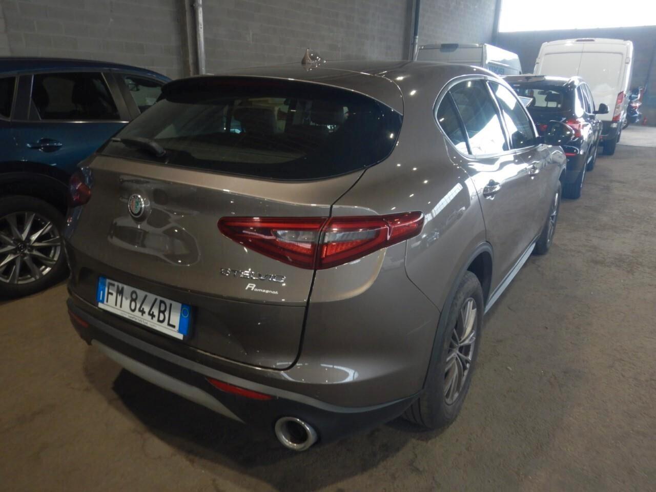 Alfa Romeo Stelvio 2.2 Turbodiesel 180 CV AT8 Q4 Business