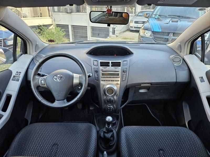 Toyota Yaris Yaris 5p 1.3 Sol my10