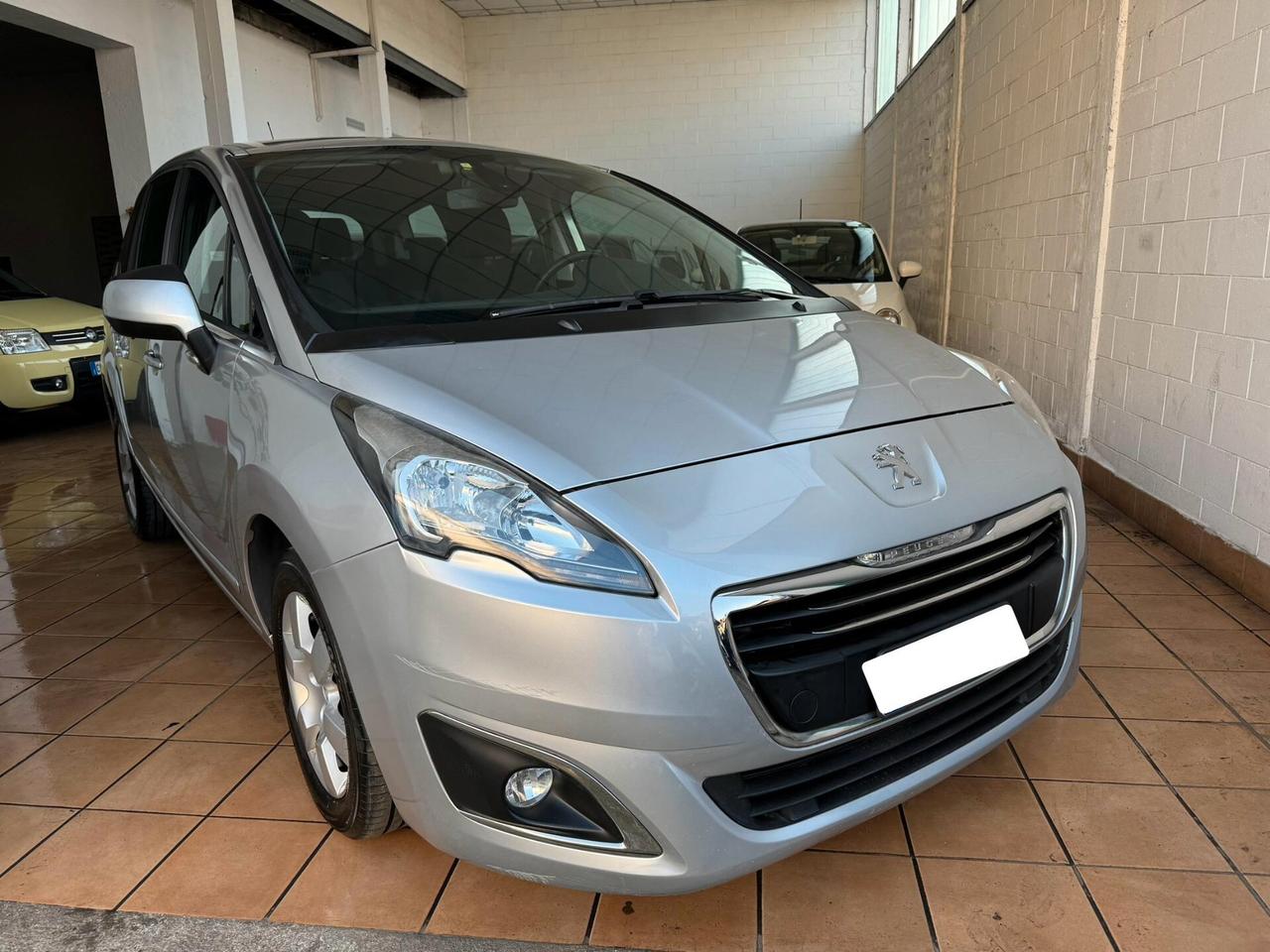 Peugeot 5008 1.6 hdi 8v Business 115cv, 7 posti.