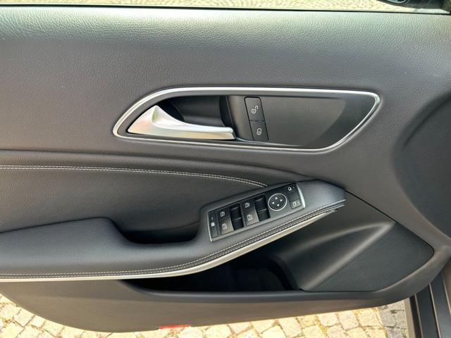 MERCEDES-BENZ GLA 180 Premium