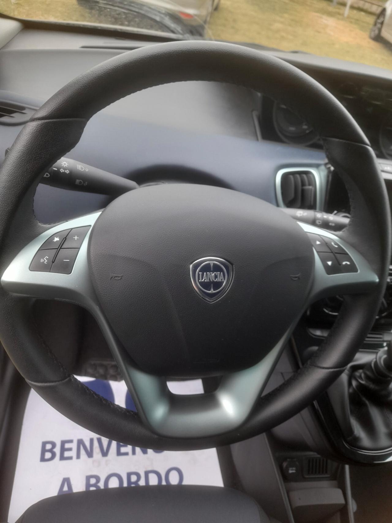 Lancia Ypsilon 1.0 5 porte Hybrid Platino