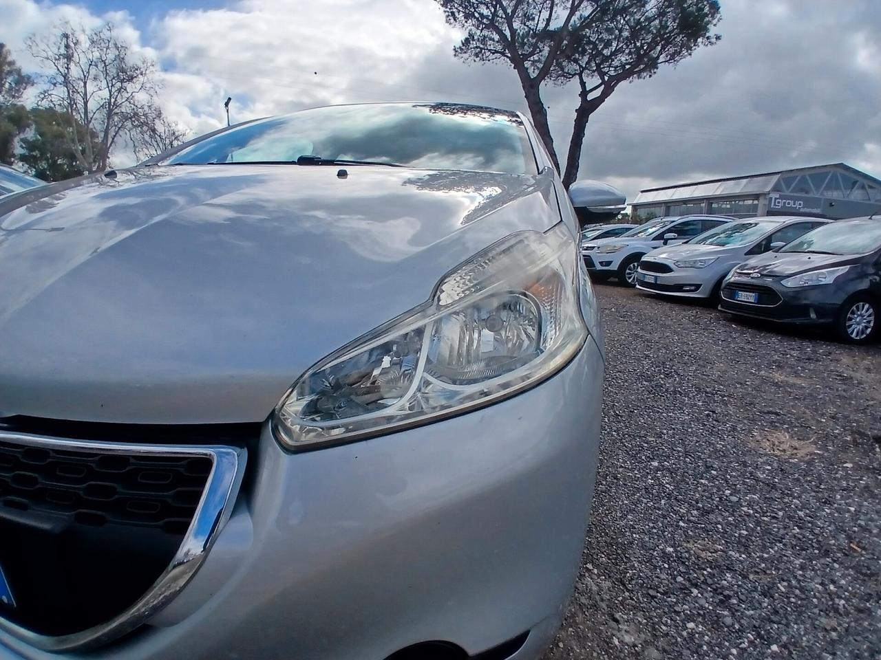 Peugeot 208 1.4 HDi 68 CV 5 porte Allure
