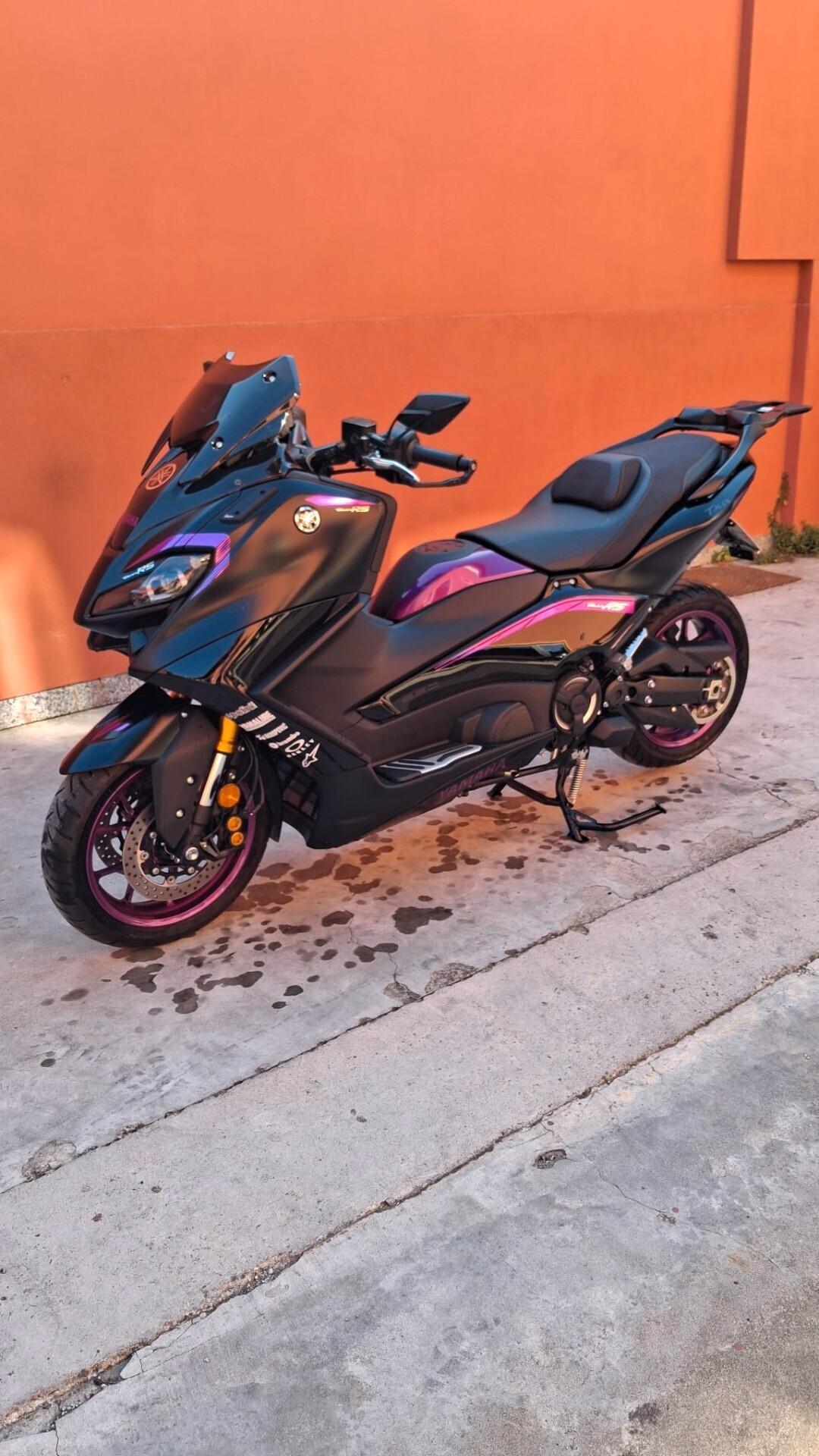 Yamaha T-MAX TECH MAX BLACK - 2023
