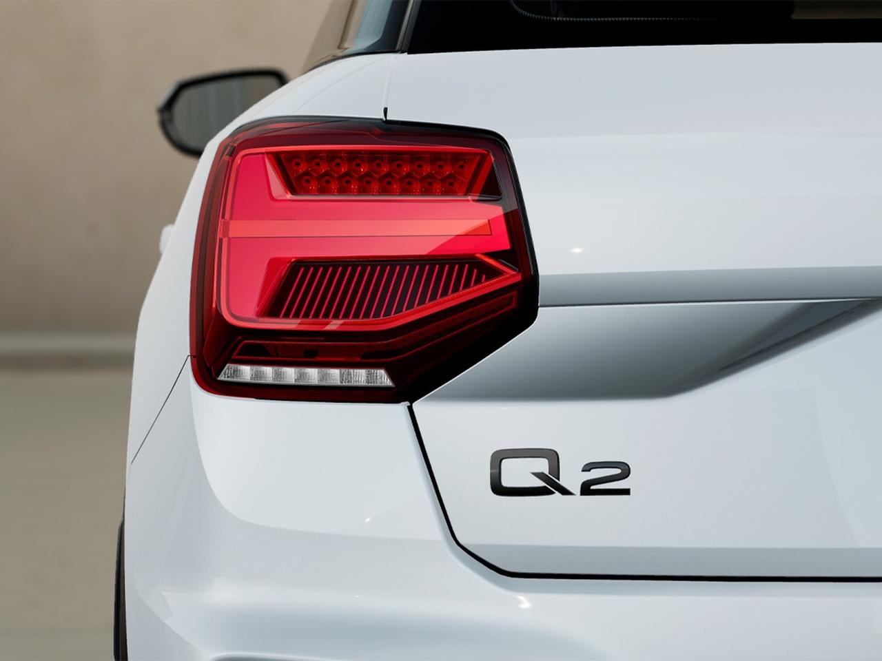Audi Q2 35 1.5 tfsi identity black s-tronic