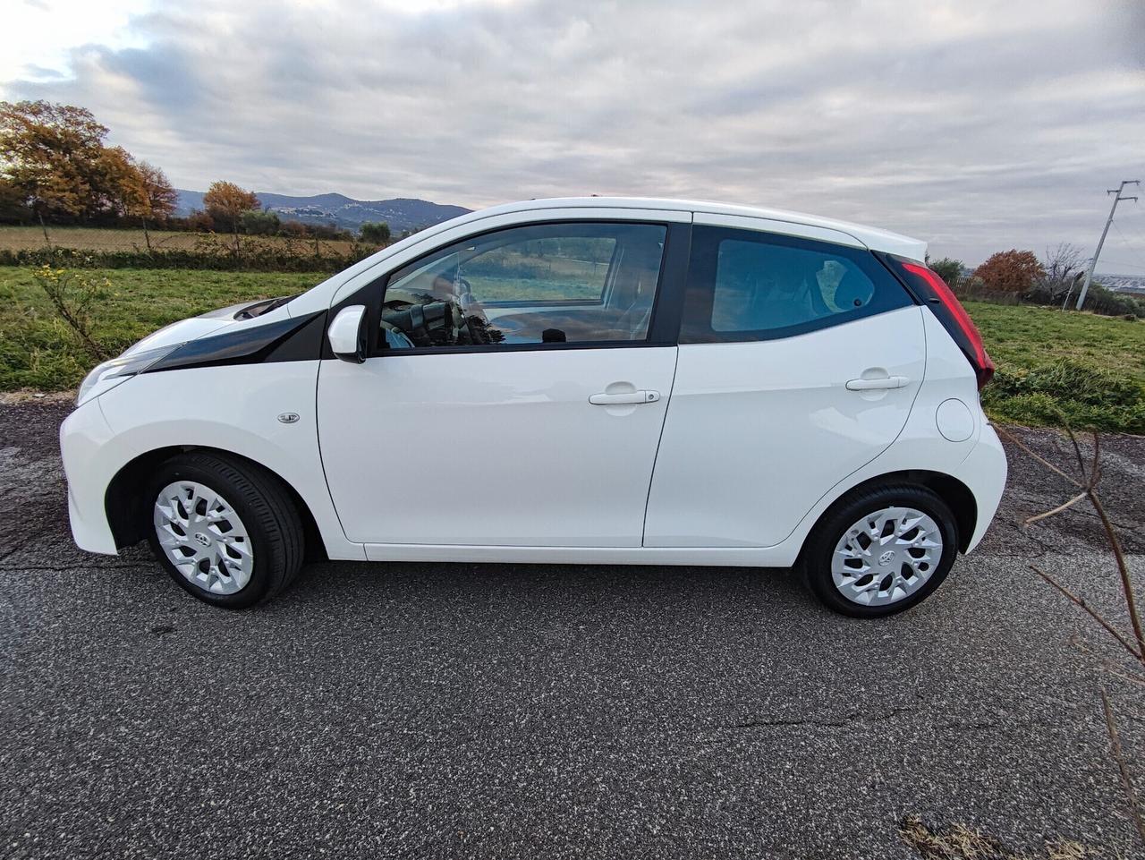 Toyota Aygo 1.0 VVT-i 72 CV 5 porte x-clusiv