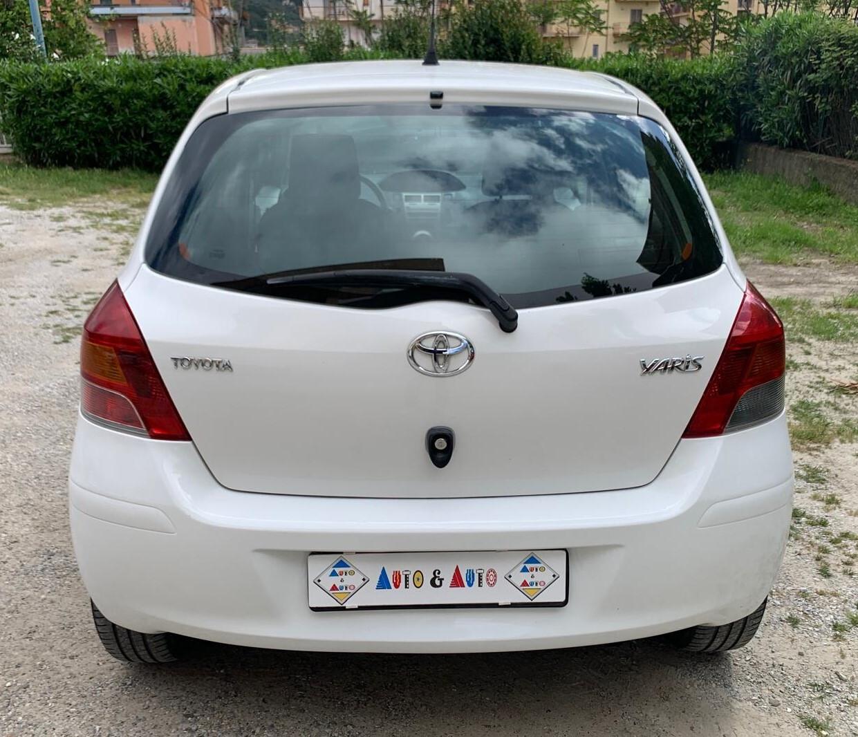 Toyota Yaris 1.0 5 porte Luxury pack