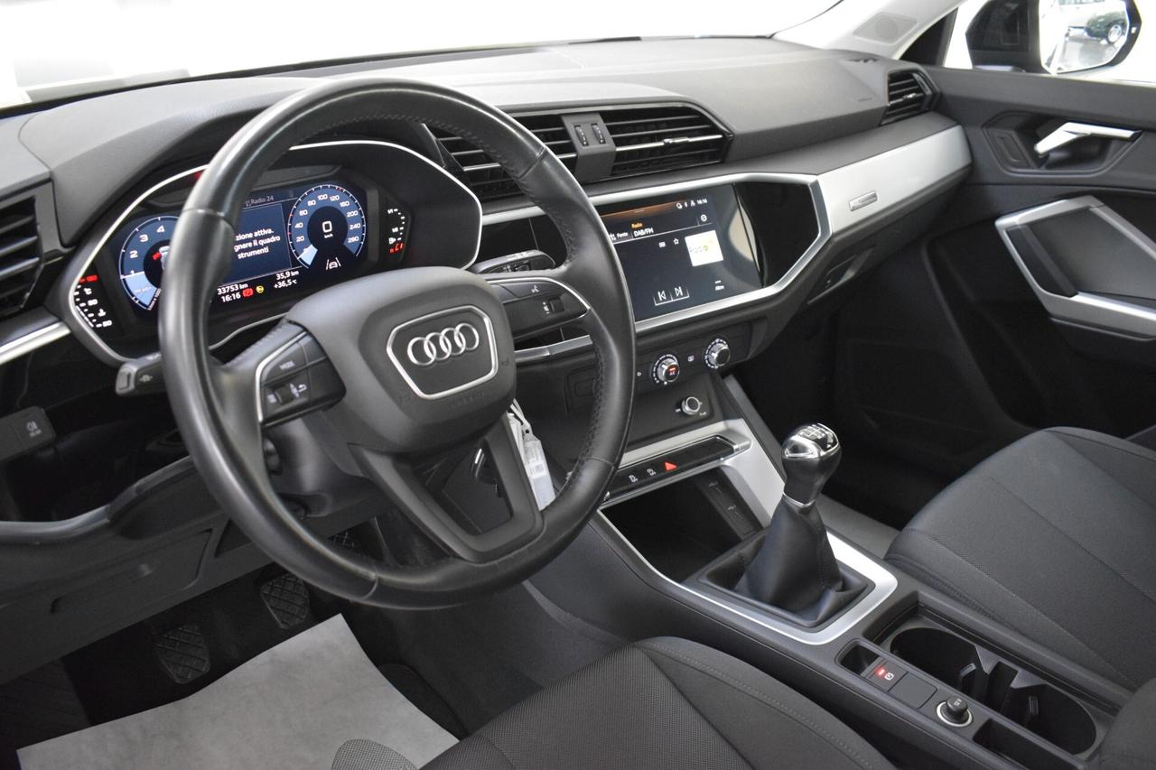 Audi Q3 35 TFSI Business