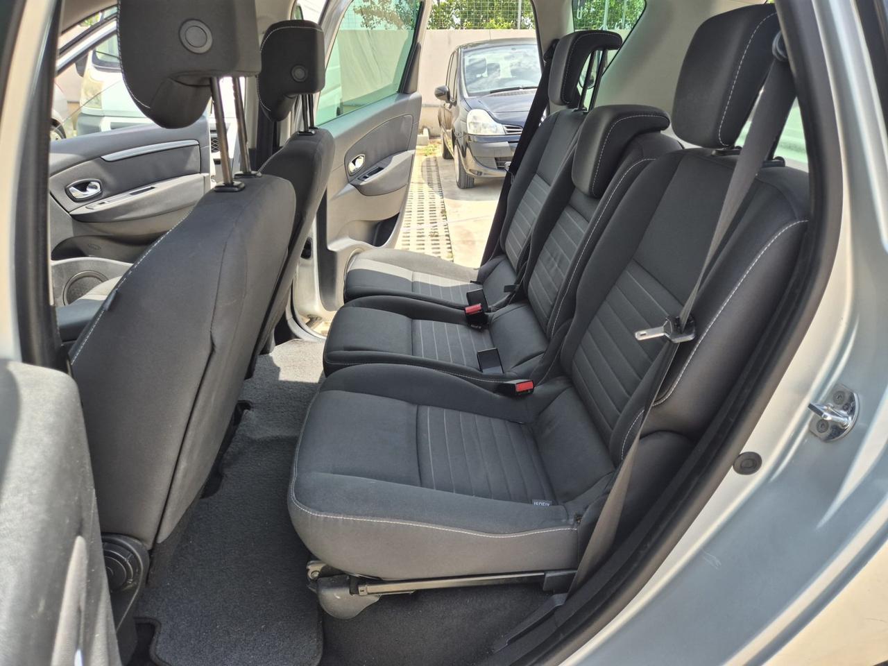 Renault Scenic Scénic XMod dCi 110 CV EDC Limited