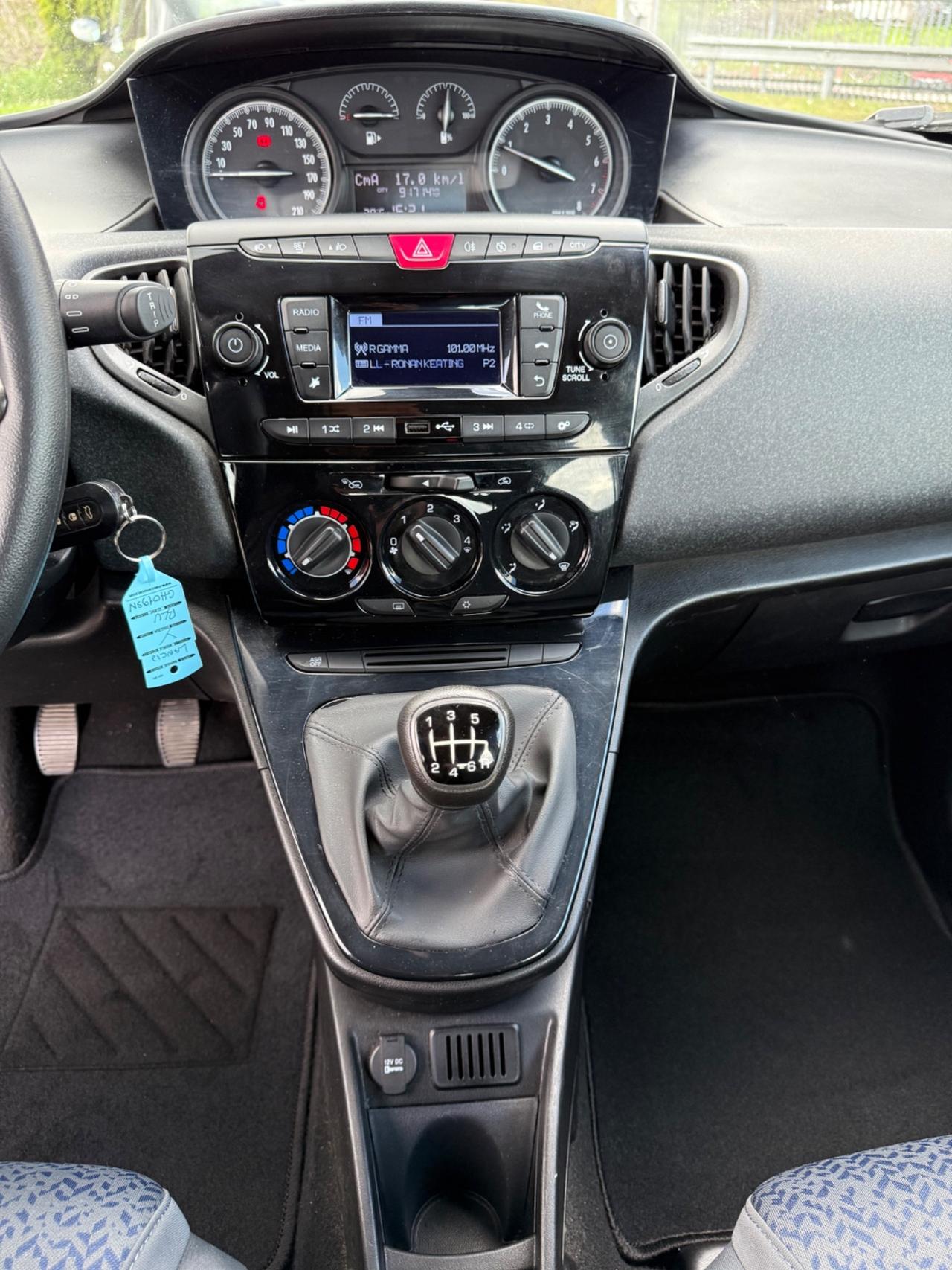 Lancia Ypsilon 1.0 FireFly 5 porte S&S Hybrid Ecochic Silver