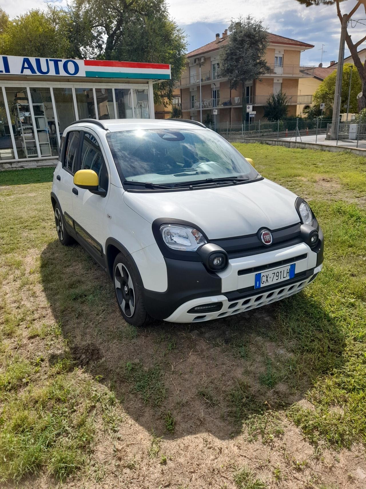 Fiat Panda Cross 1.0 Hybrid Promo