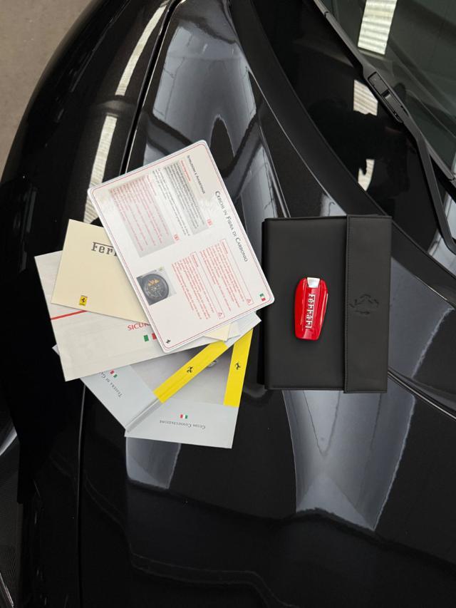 FERRARI F8 Tributo *CERCHIONI IN CARBONIO*