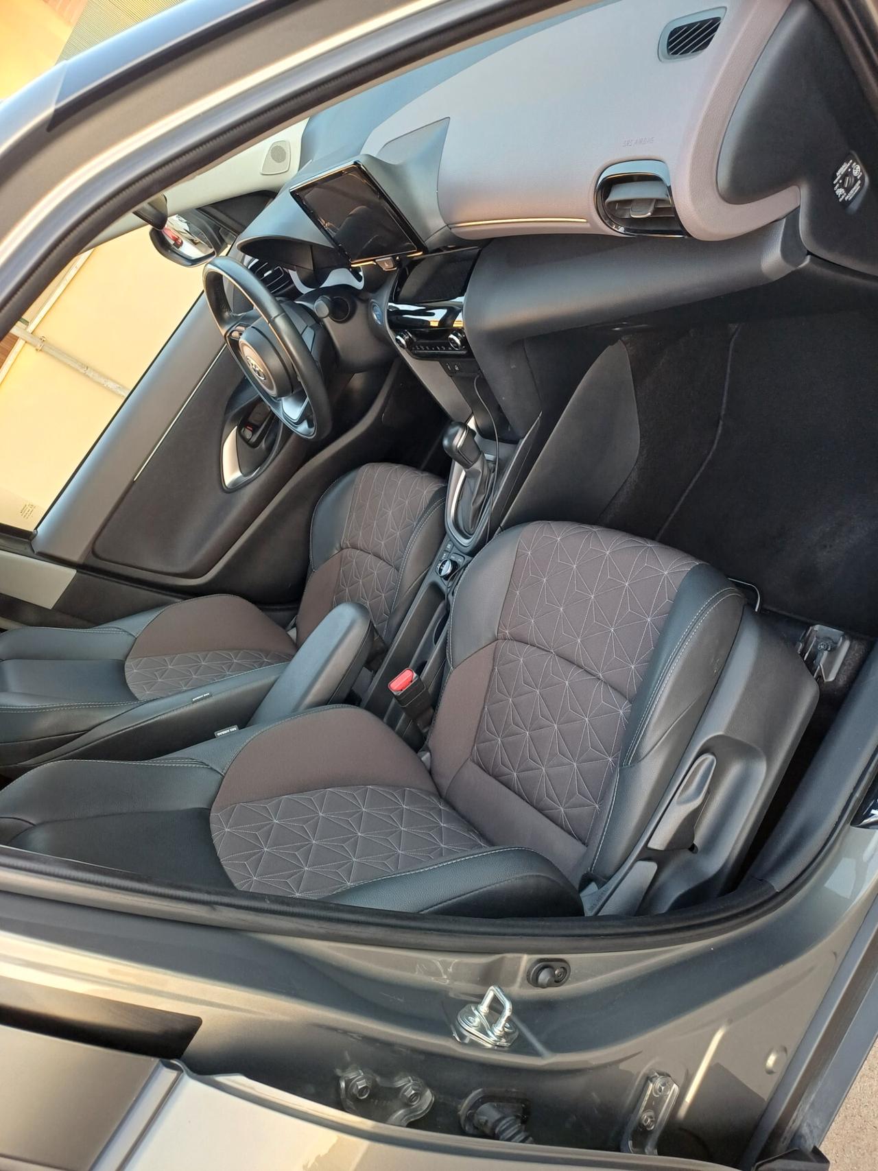Toyota Yaris Cross 1.5 4WD-i(TETTO PANORAMICO)