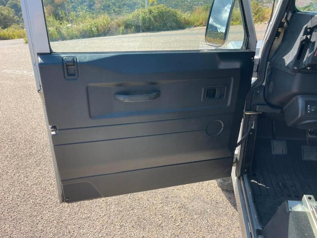 Land Rover Defender 90 SW Land Rover Defender 2.5 td5