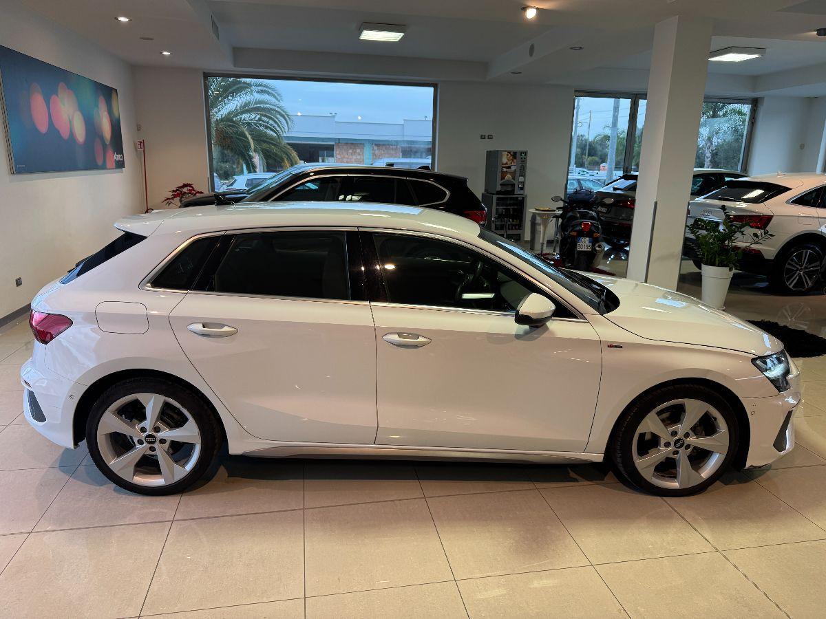 AUDI A3 SPB 30 TDI 116 CV S-tronic S-line/Cockpit