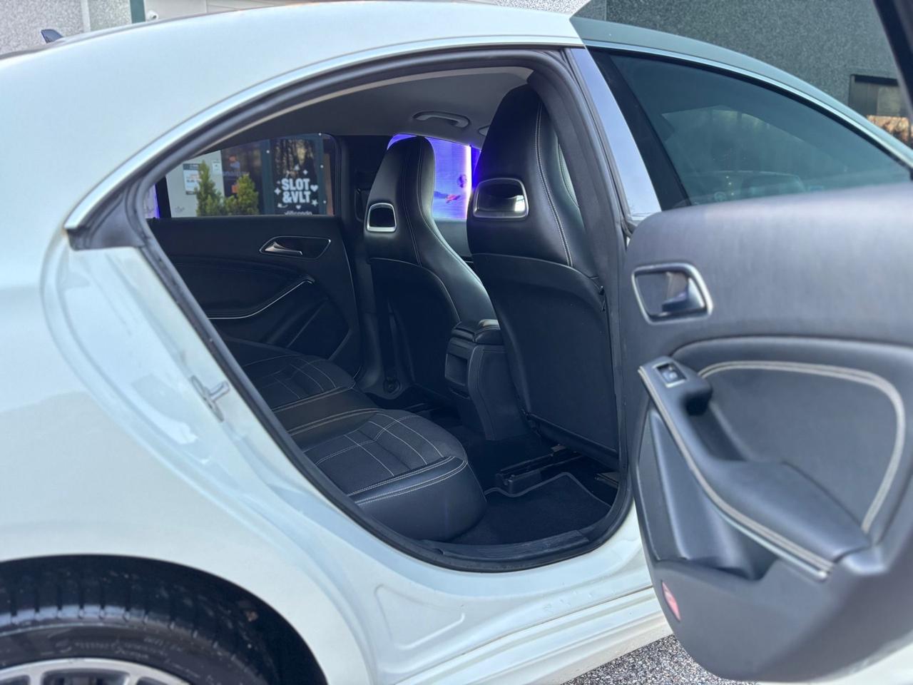 Mercedes-benz CLA 200 d Premium