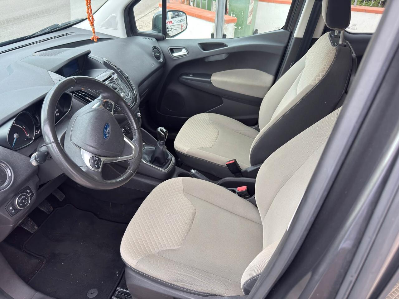 Ford Tourneo Courier 1.5 TDCI 75 CV Titanium