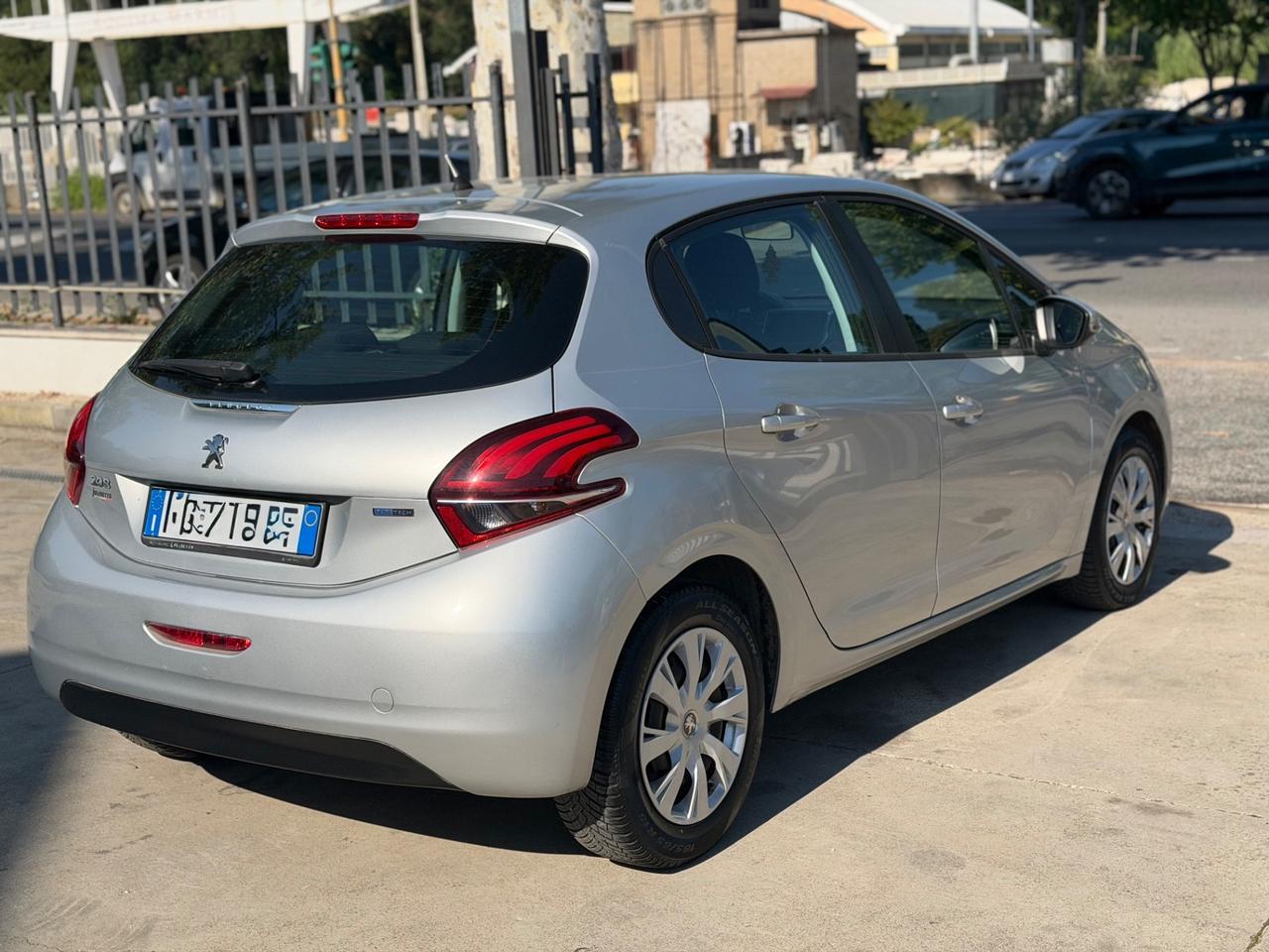 Peugeot 208 1.2 benzina