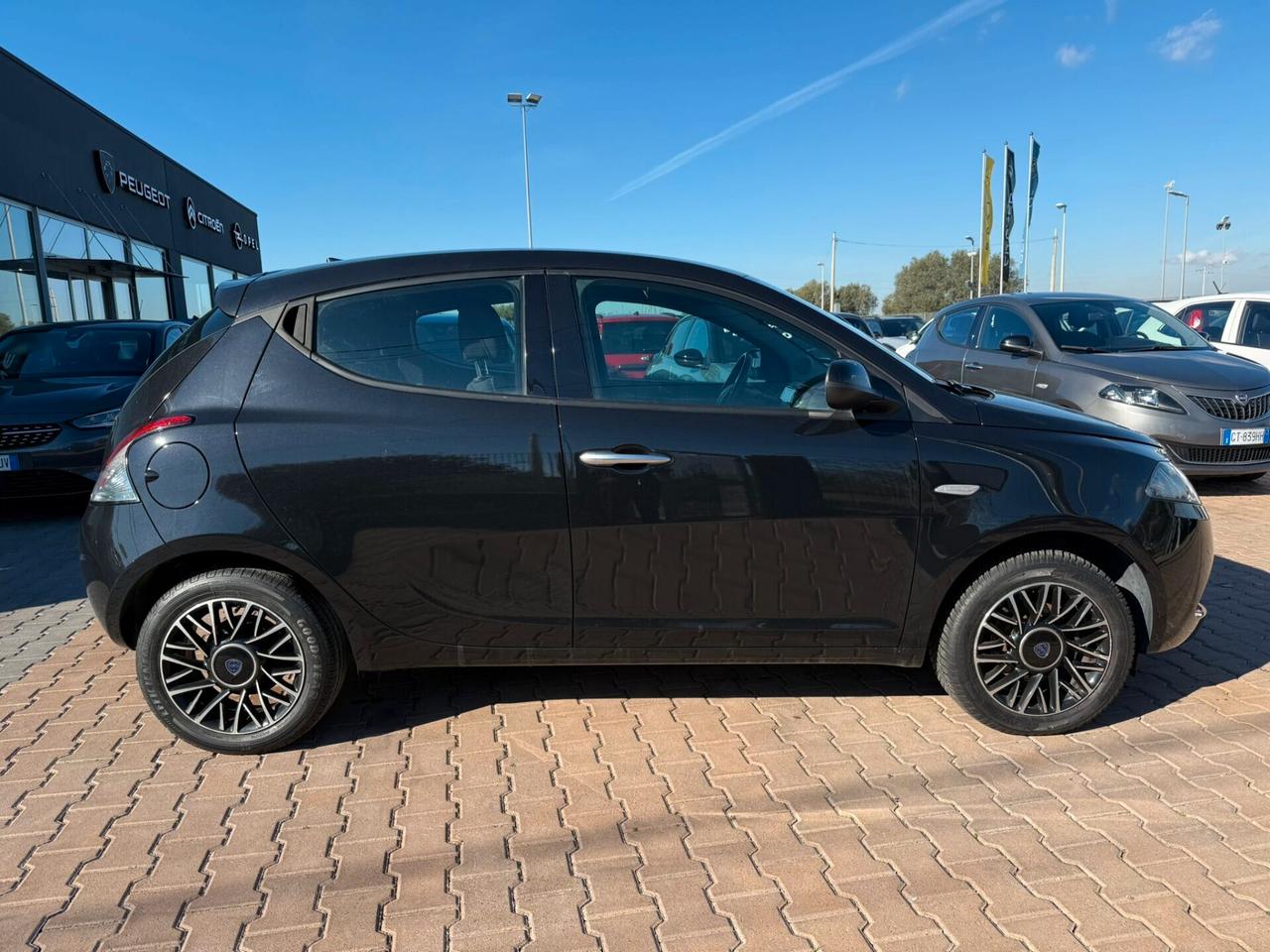 Lancia Ypsilon 1.0 FireFly 5 porte S&S Hybrid Platino