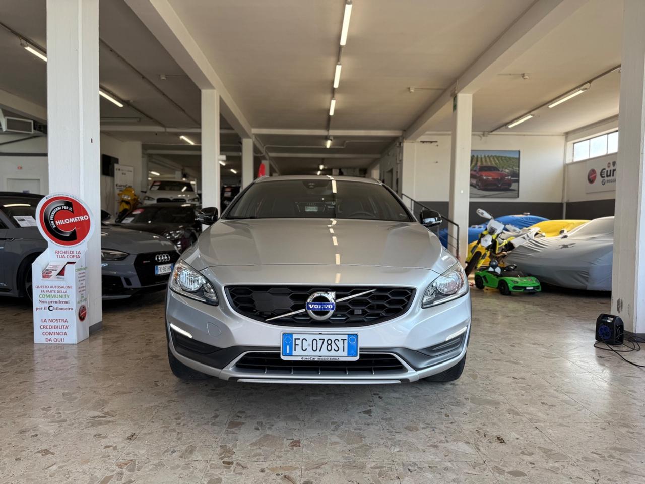 Volvo V60 Cross Country D4 AWD Aut Momentum 09/2016 Euro 6B
