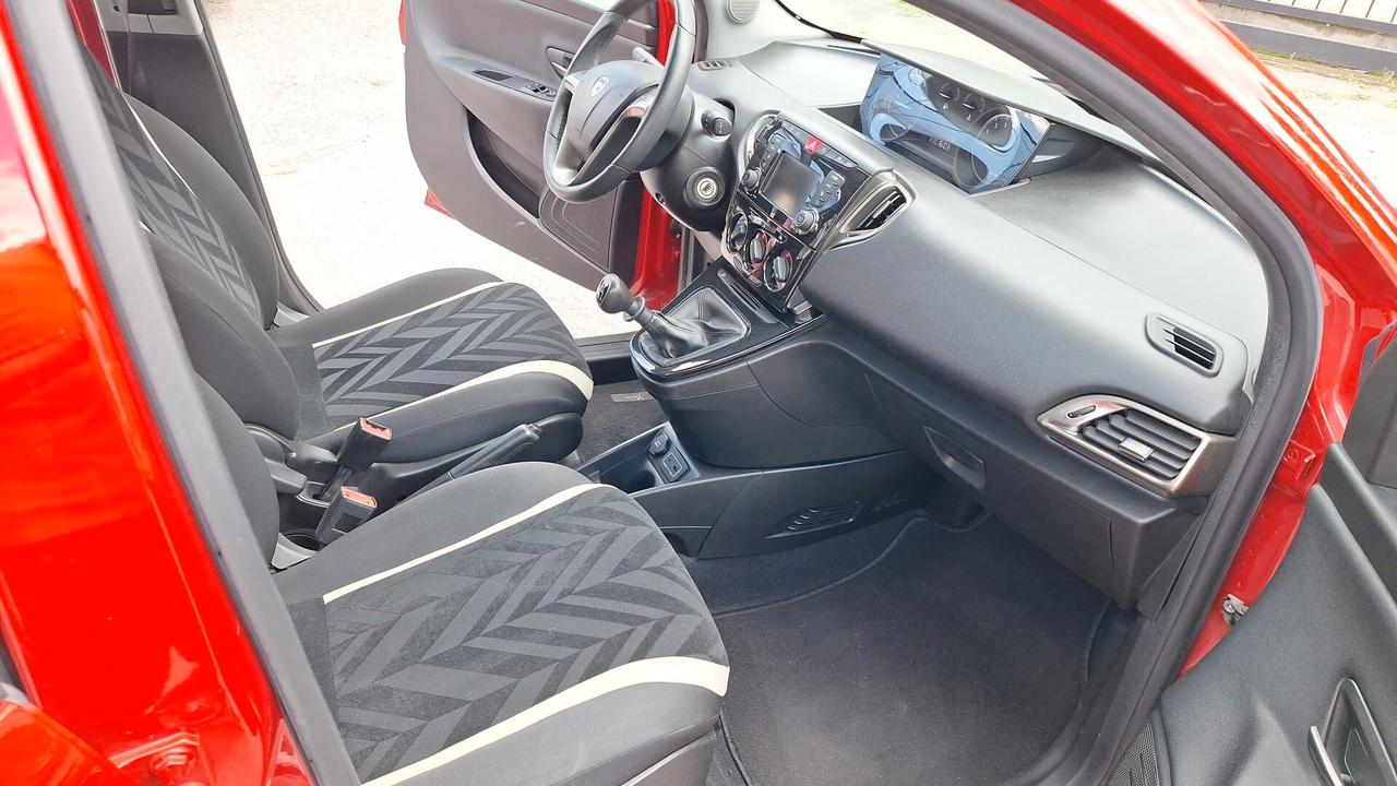 Lancia Ypsilon 1.2 69 CV 5 porte Gold