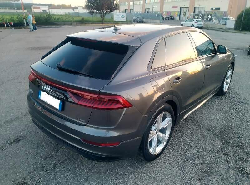 Audi Q8 50 TDI 286 CV Sport ACC, CERCHI "22