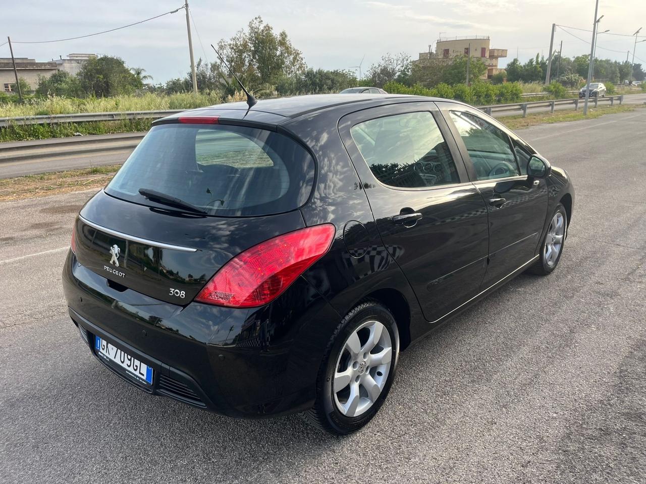 Peugeot 308 1.4 benzina/gpl 2011